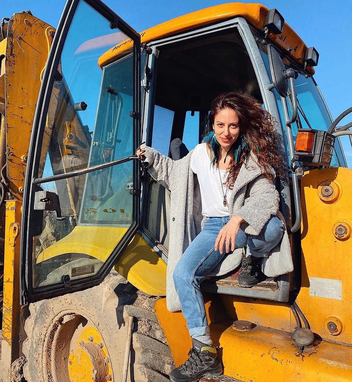 woman, fashion, heavy equipment-5985007.jpg